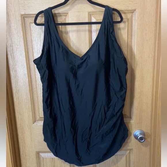 New Classic Black Skirted Sarong One Piece Swimsuits For All plus size 18 - Picture 2 of 4